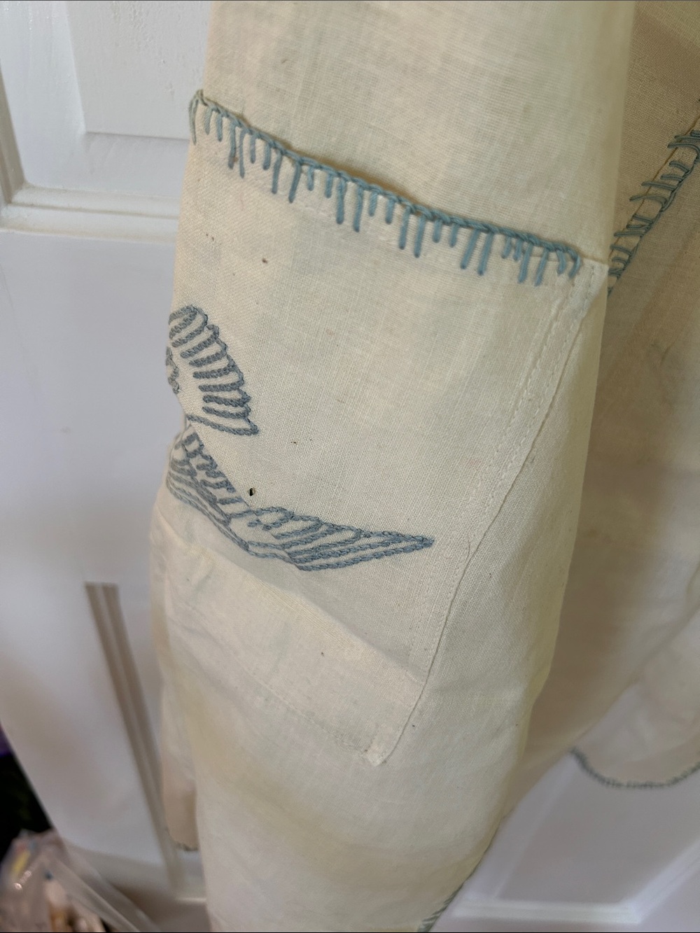 Rare-Embroidered Bird Apron on feedsack muslin with Blue Trim. Unique desig - Picture 6 of 6